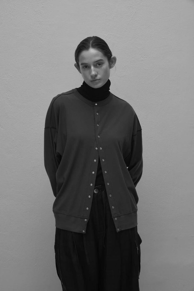 【WYTE】ウェアラブルフロント＆バックスリーブレスハイネックプルオーバー/11-40410